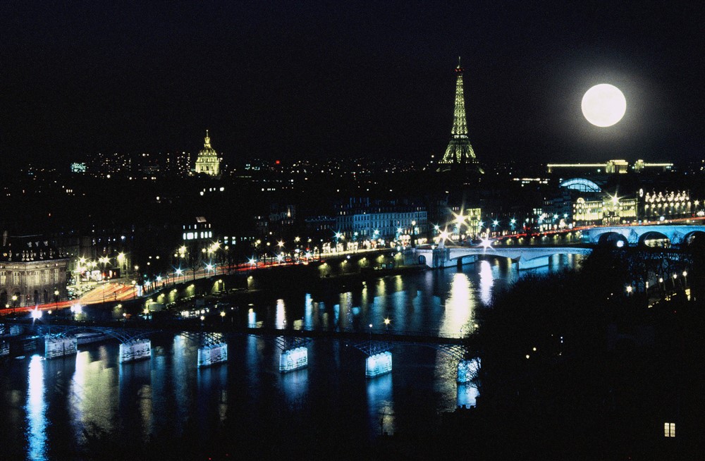 Panorama nocturne de Paris